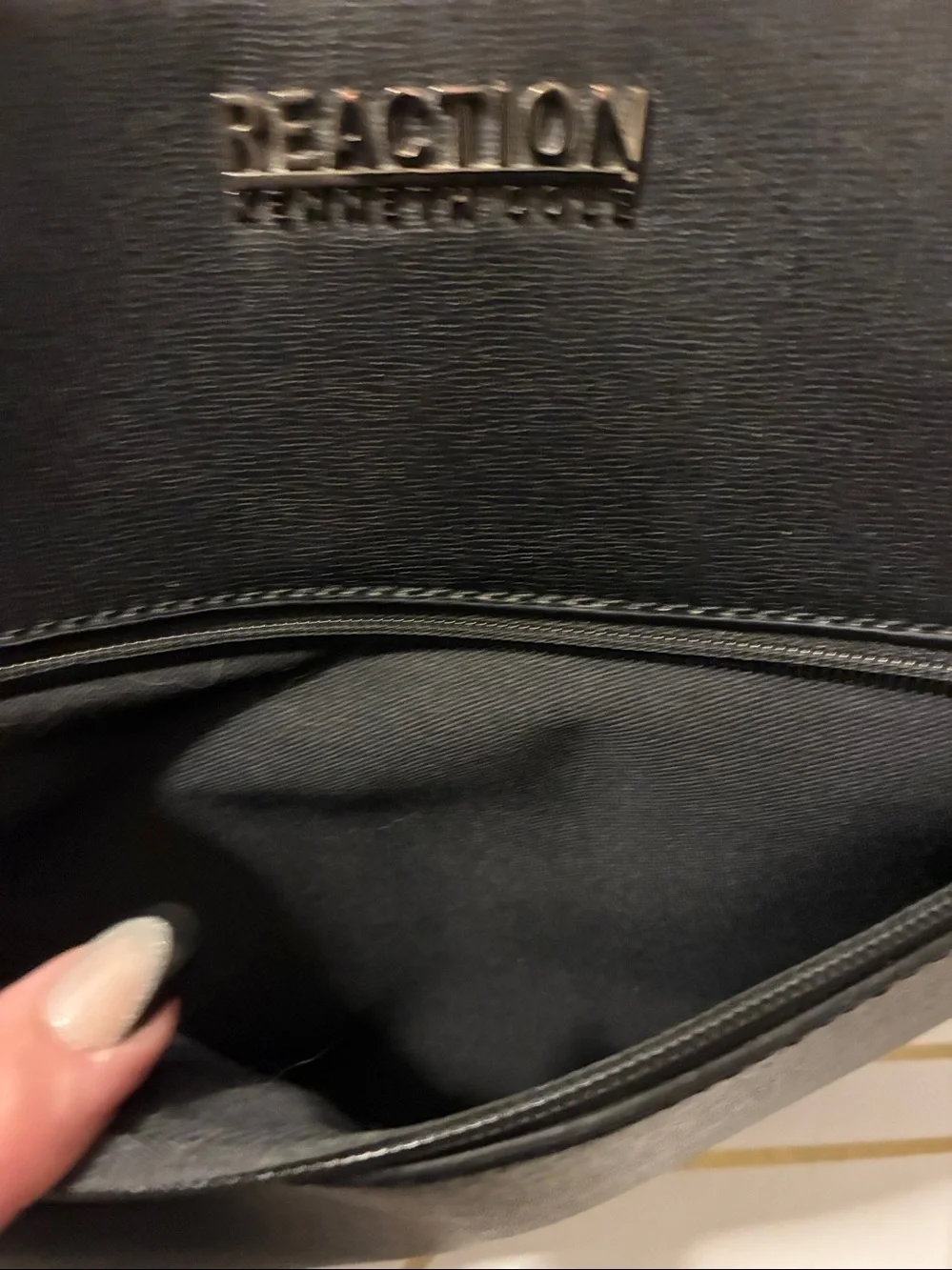 EUC Kenneth Cole Reaction Black Smooth Leather Shoulder Tote
